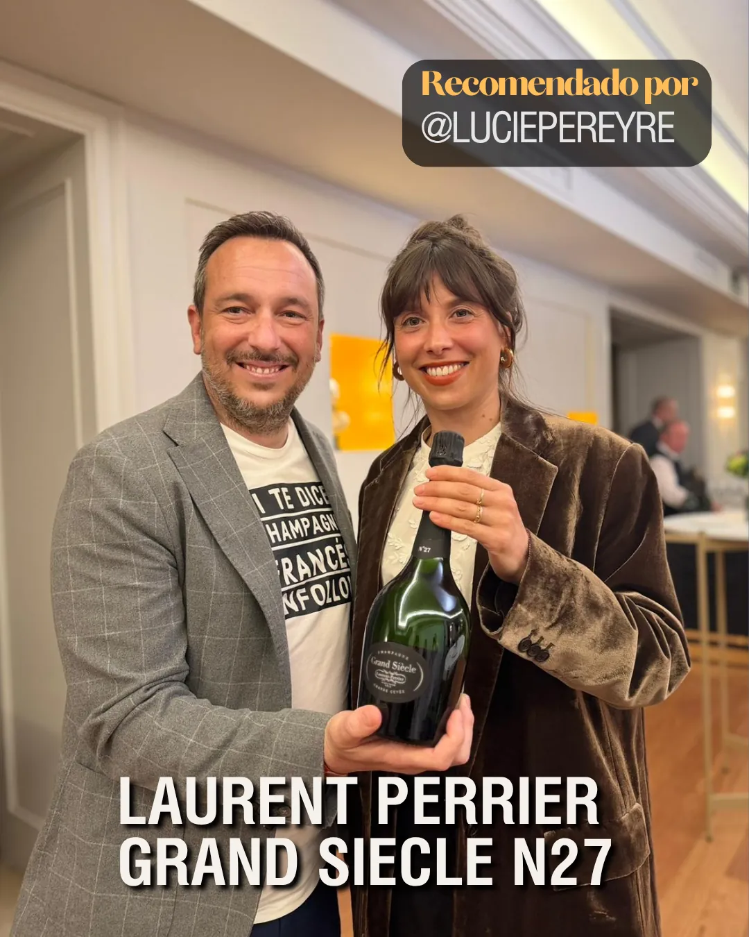 Pablo Teipro en un elegante salón junto a Lucie Pereyre sosteniendo una botella de Laurent Perrier Grand Siecle N27