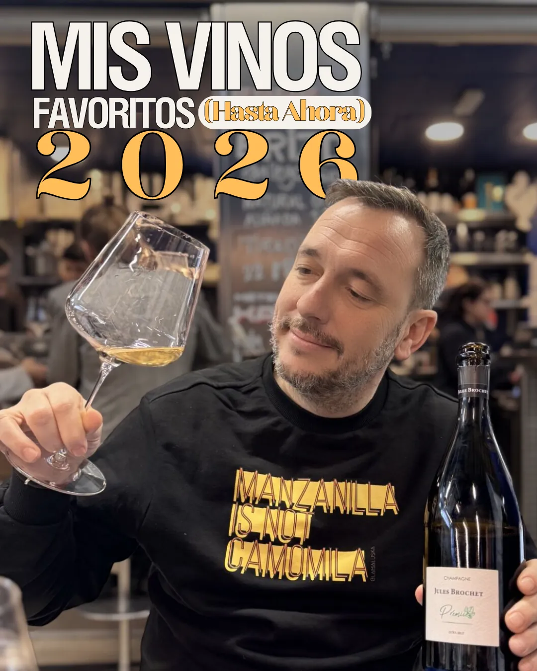 Botella de La Fiole du Pape Brotte sobre un libro antiguo, recomendada por The Wine Pilot