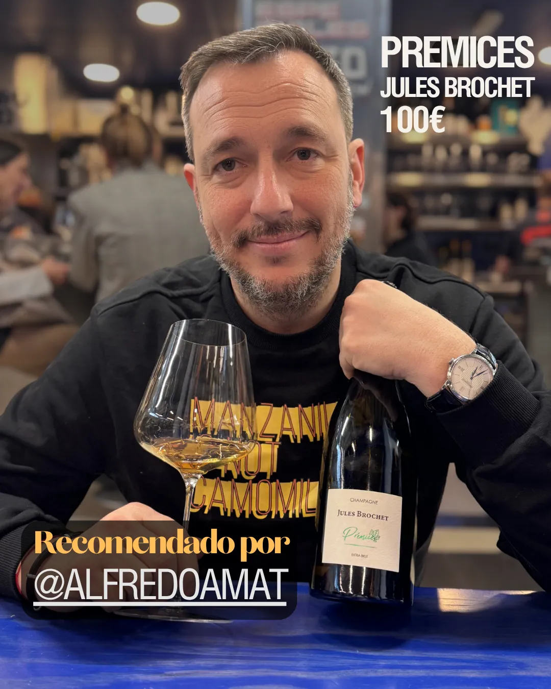Rafael Sandoval Huertas sirviendo desde una barrica de Osborne 1829 Solera Washington Irving en el restaurante Coque